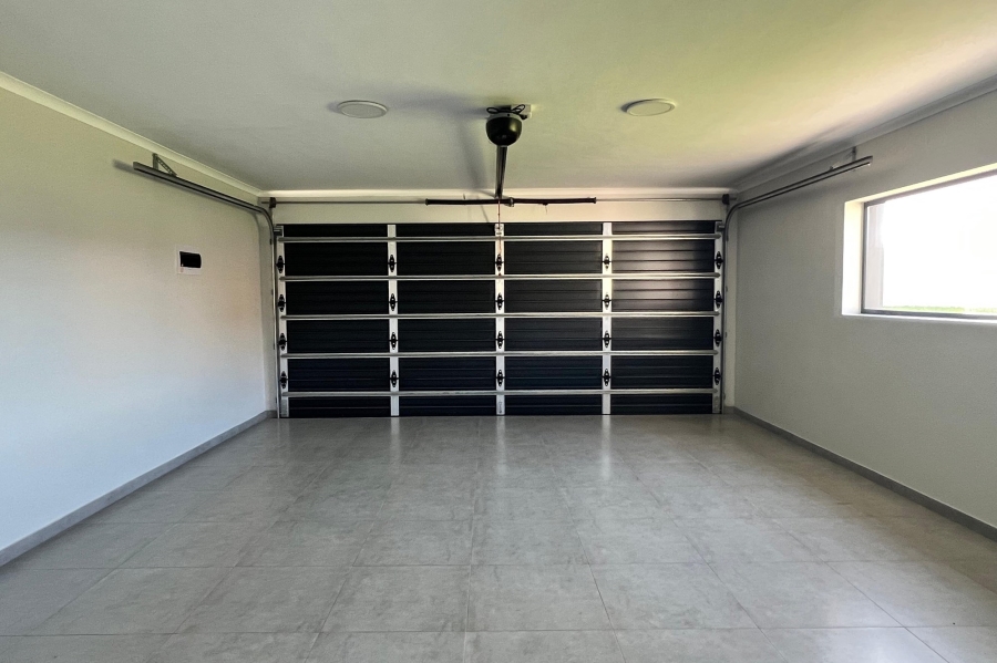 3 Bedroom Property for Sale in Wavecrest Eastern Cape